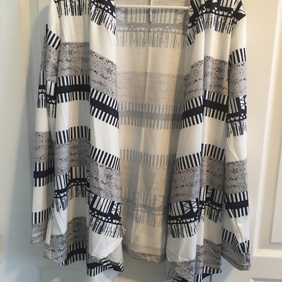 Cardigan/ Beach Cover up - Picture 3 of 6